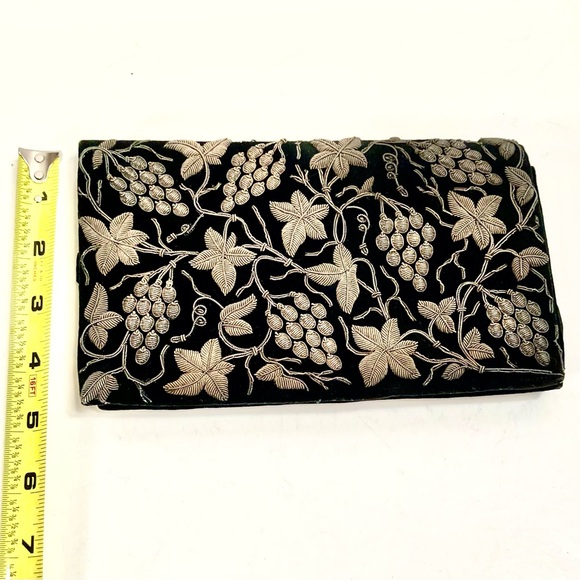 Jagat Narain silver thread embroidery grapes/vines Zardozi Zari clutch - Picture 7 of 12